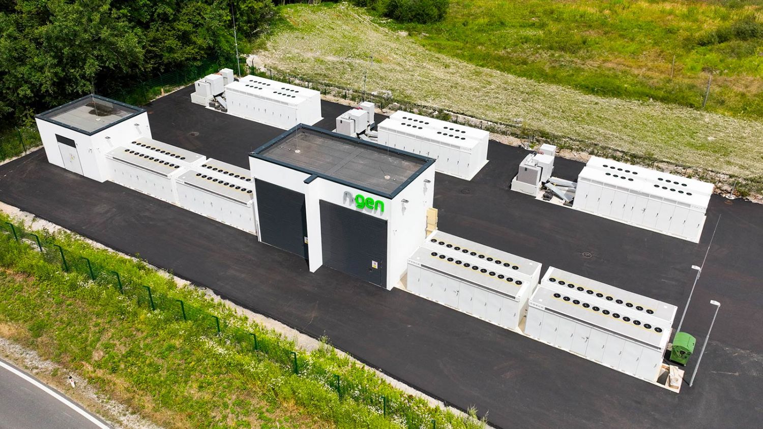 Luftaufnahme des Batteriespeicher-Projekts Arnoldstein in Österreich – Co-Location Großspeicher von MySolar PV