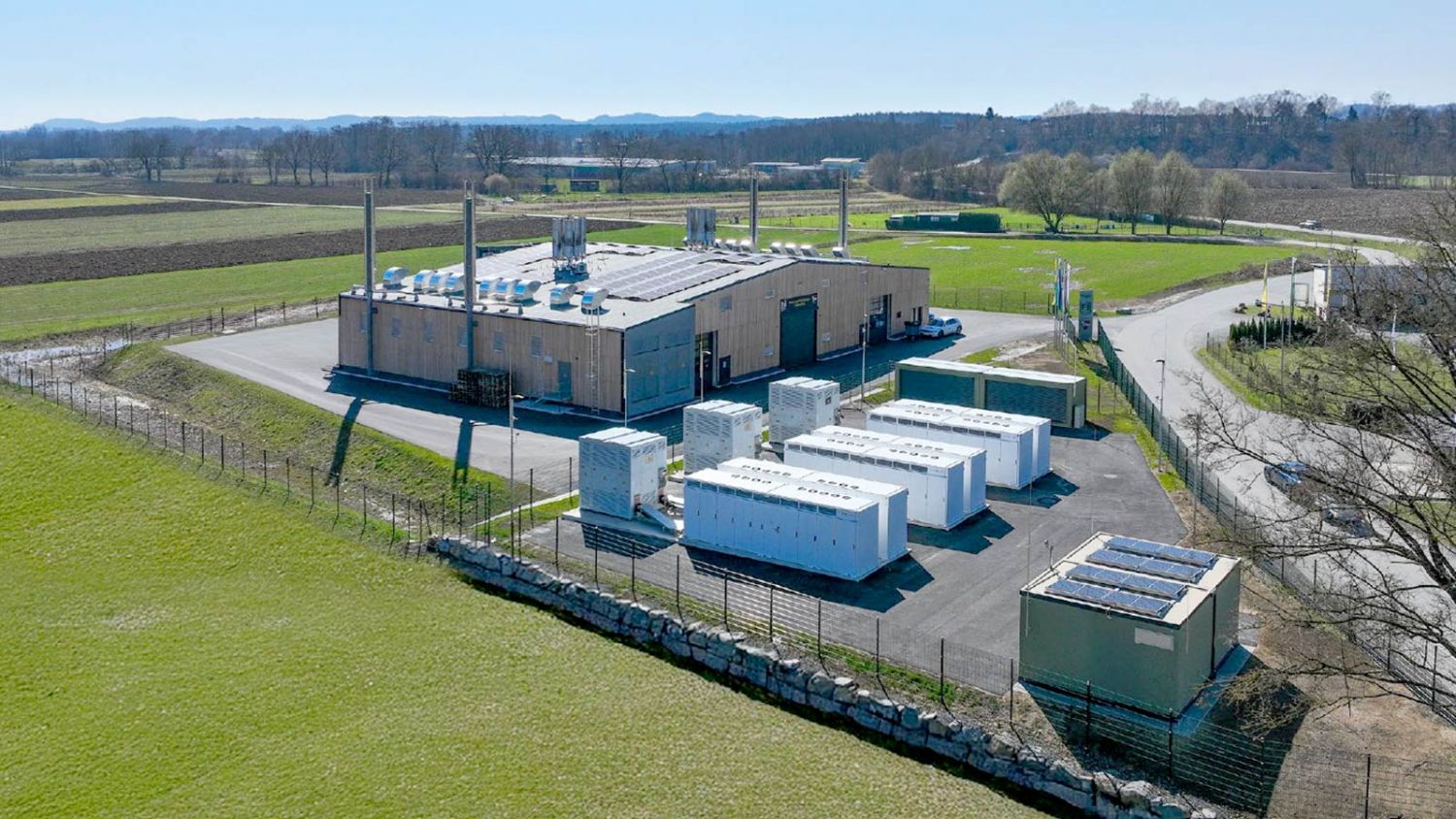 Luftaufnahme des Batteriespeicher-Projekts Fürstenfeld in der Steiermark – Großspeicher Anlage von MySolar PV